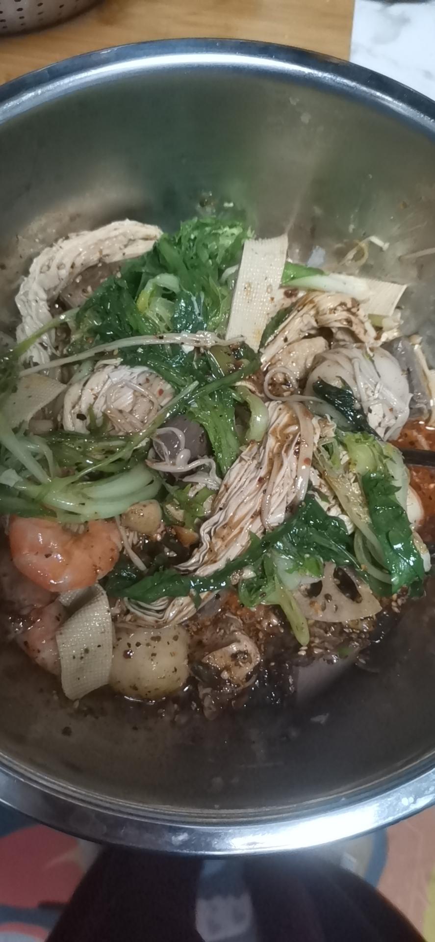 比麻辣烫好吃百倍的麻辣拌，浓郁鲜香麻辣又上瘾