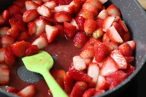 草莓|做成草莓酱再什么季节都可以吃了的做法 步骤5