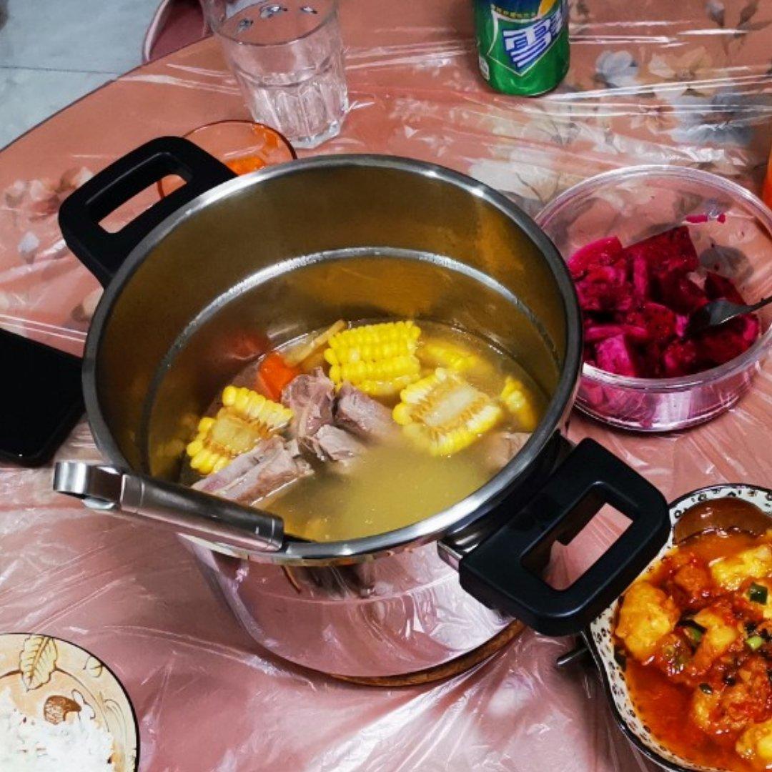 简易高压锅版玉米胡萝卜排骨汤( •̀∀•́ )