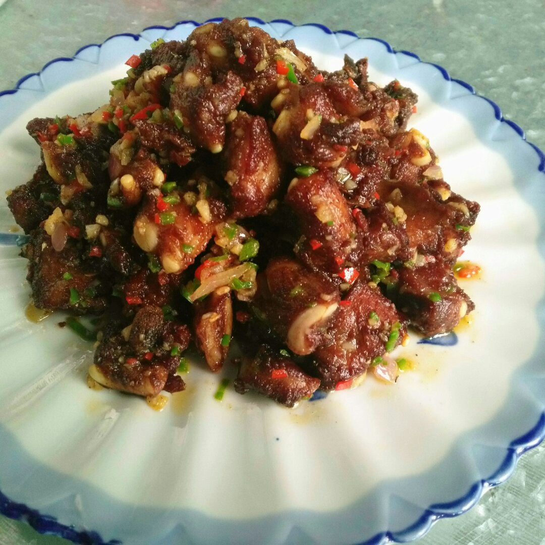 蒜香椒盐排骨
