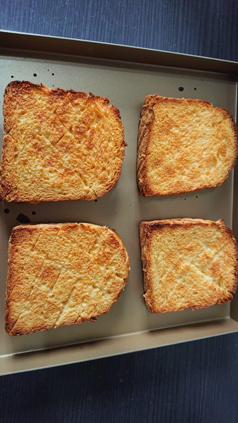 水晶豆豆-1做的十分钟快手烤吐司,甜脆好吃,不刷蛋液