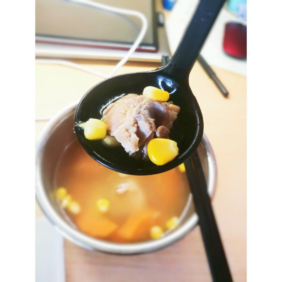 玉米胡萝卜排骨汤