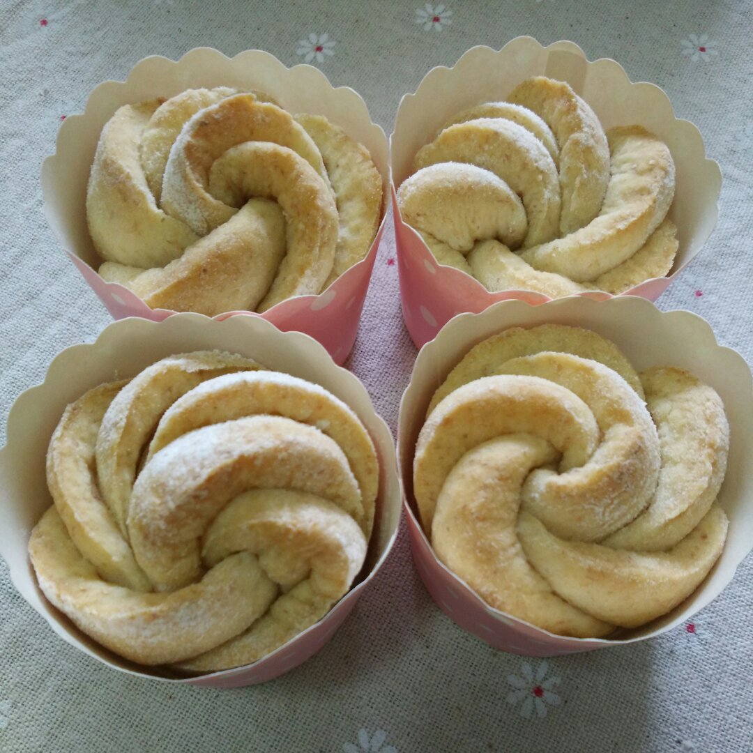 视频菜谱-松软花朵纸杯面包（厨师机版）