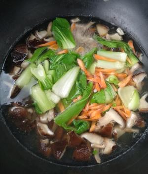 香菇油菜无盐汤的做法 步骤3