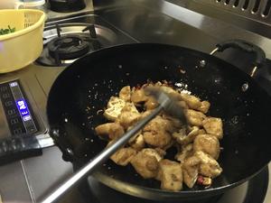 家常｜油豆腐烧肉的做法 步骤4