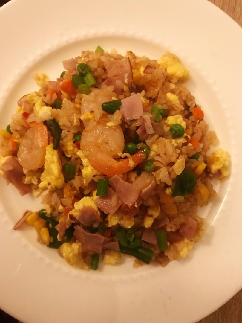 粒粒分明虾仁蛋炒饭