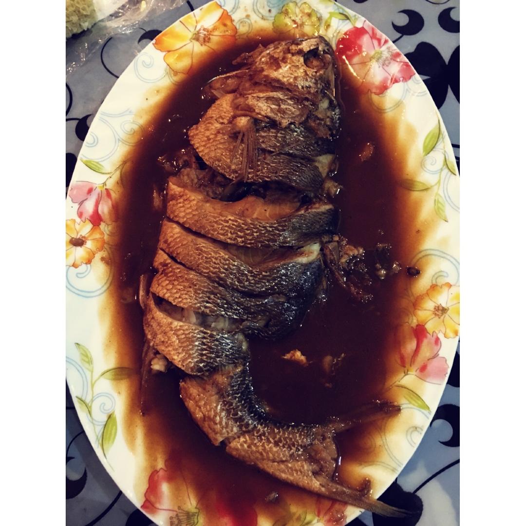 瑷嘉学做美食做的酱汁鱼