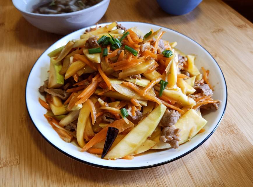 【芒果炒牛肉】6月水果之王，用来炒牛肉出奇可口！