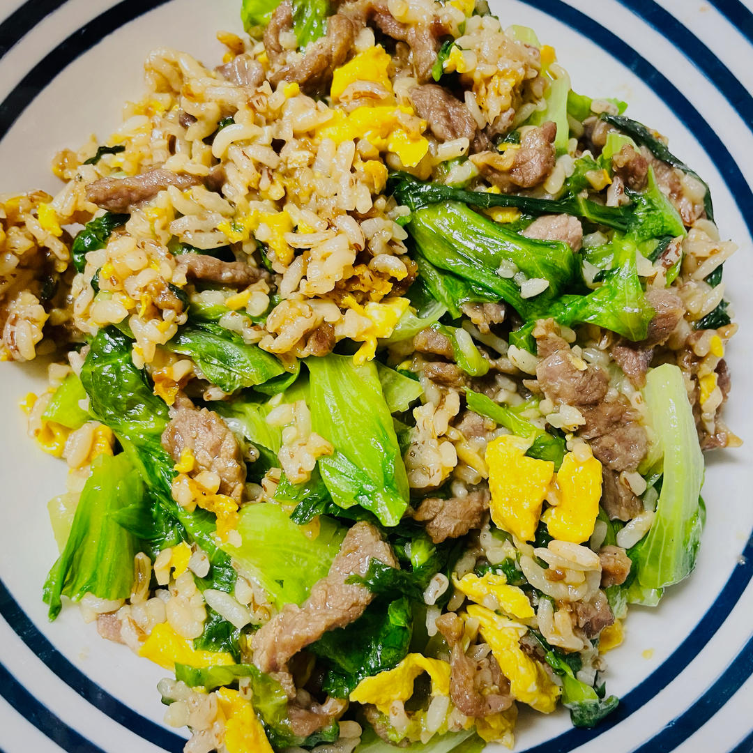 ✅挑战365 天晚餐不重样第159天:生菜牛肉鸡蛋炒饭‼️