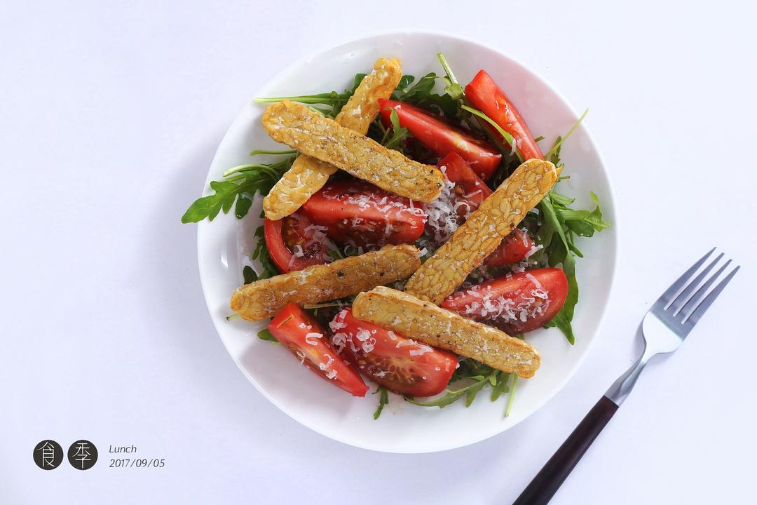 婕婕高爱碳水做的芝麻菜沙拉