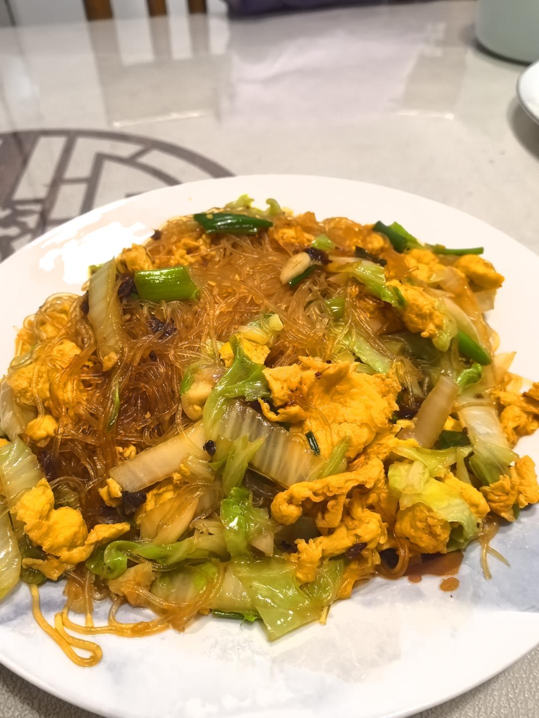 做鸡蛋炒粉丝，千万不要直接炒，多加一步，好看又好吃