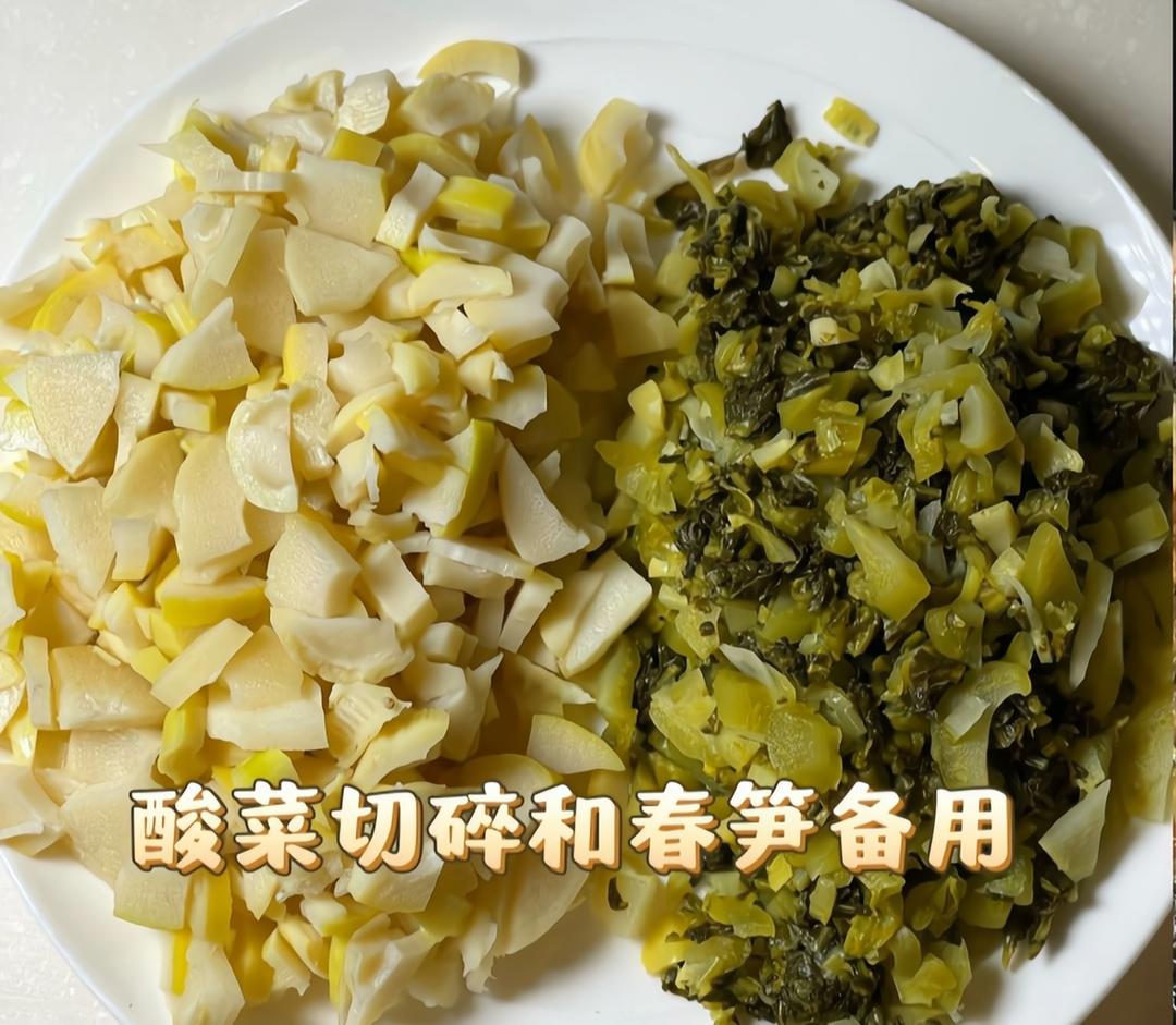 家人们谁懂啊，这春笋肉末炒酸菜，巨巨巨下饭!!!的做法 步骤3