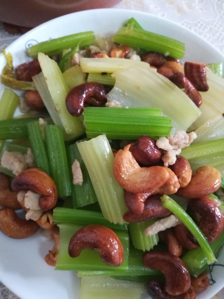4882做的西芹炒腰果