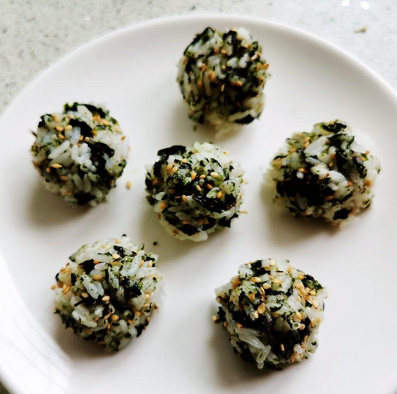 乐在驰骋做的海苔饭团soeasy