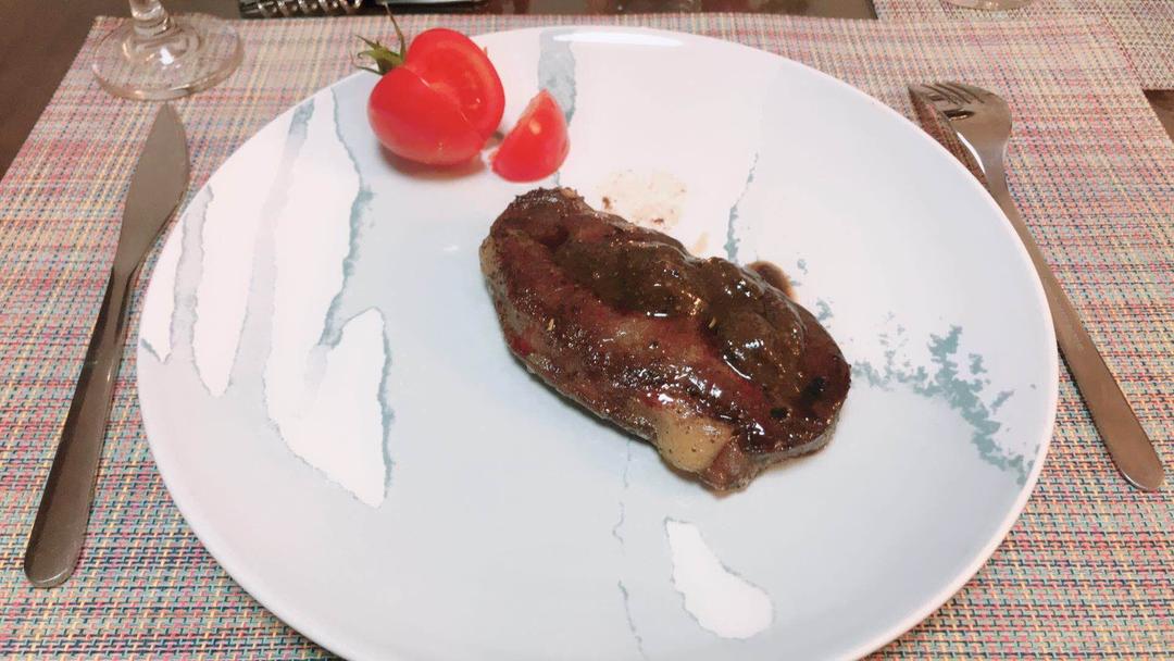 四分钟煎好一块鲜嫩多汁的牛排