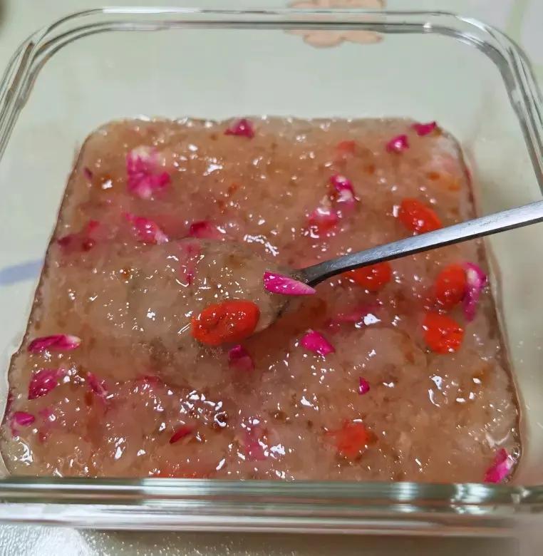 这一碗，只长颜值不长膘！（银耳桃胶皂角米）