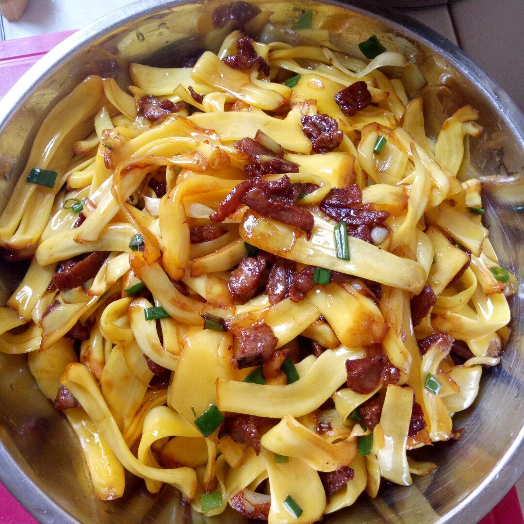 画末伟做的菠萝蜜丝炒肉