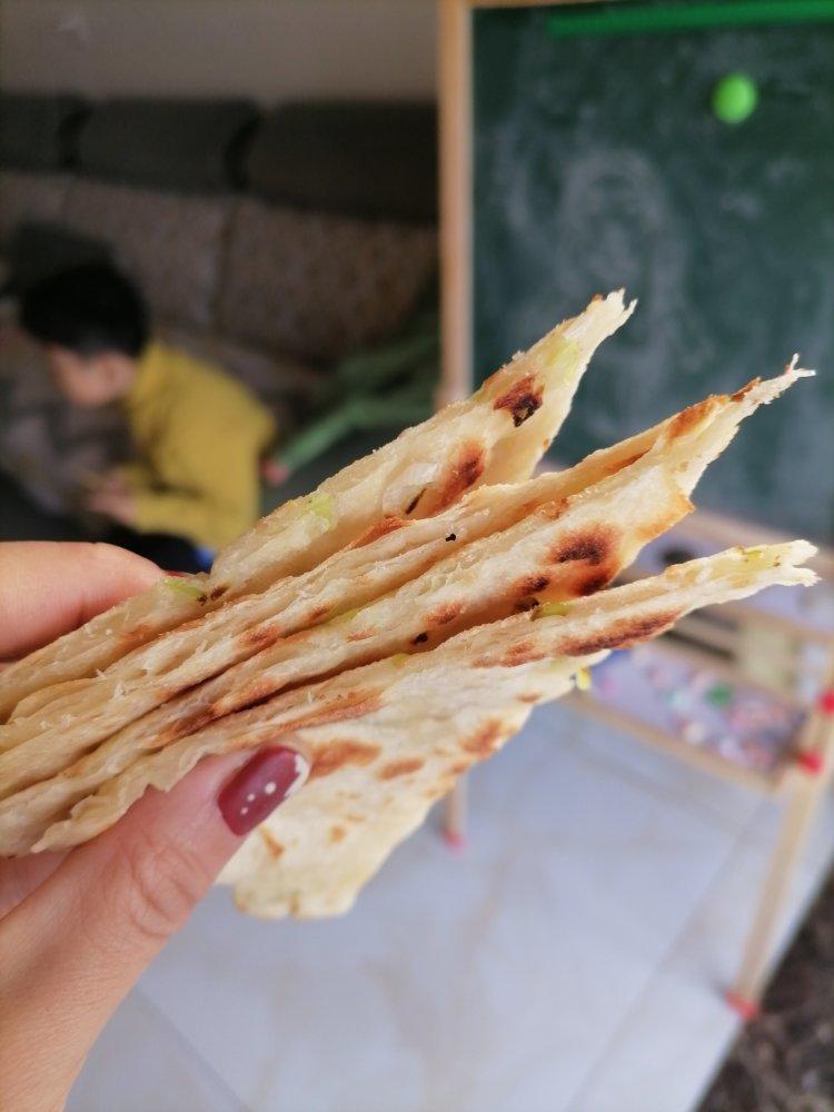 葱油饼这样烙 柔软多层 凉了也不硬 柔软又有劲道 附细节视频详解