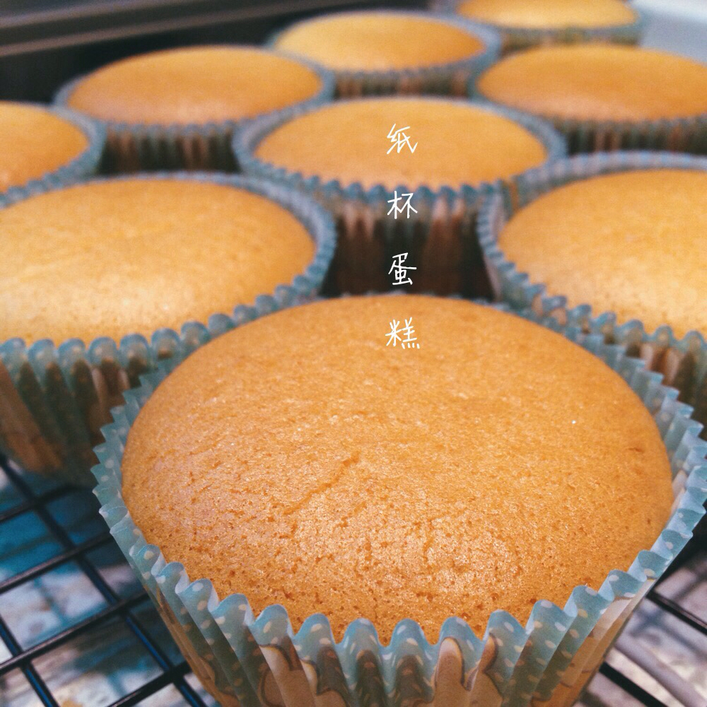 不会回缩的纸杯蛋糕