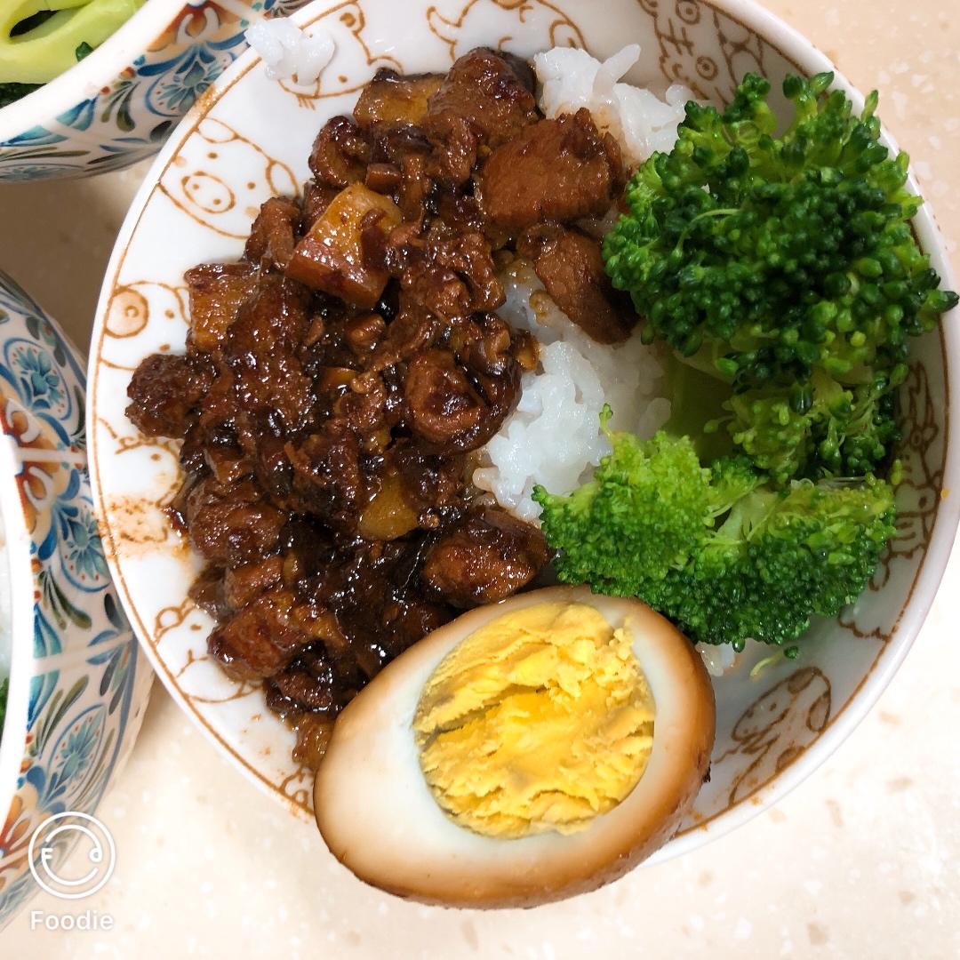 洋葱酥卤肉饭