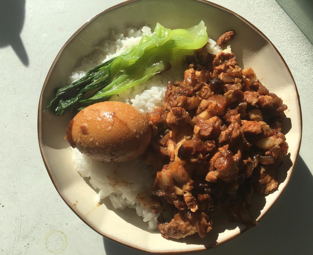洋葱酥卤肉饭