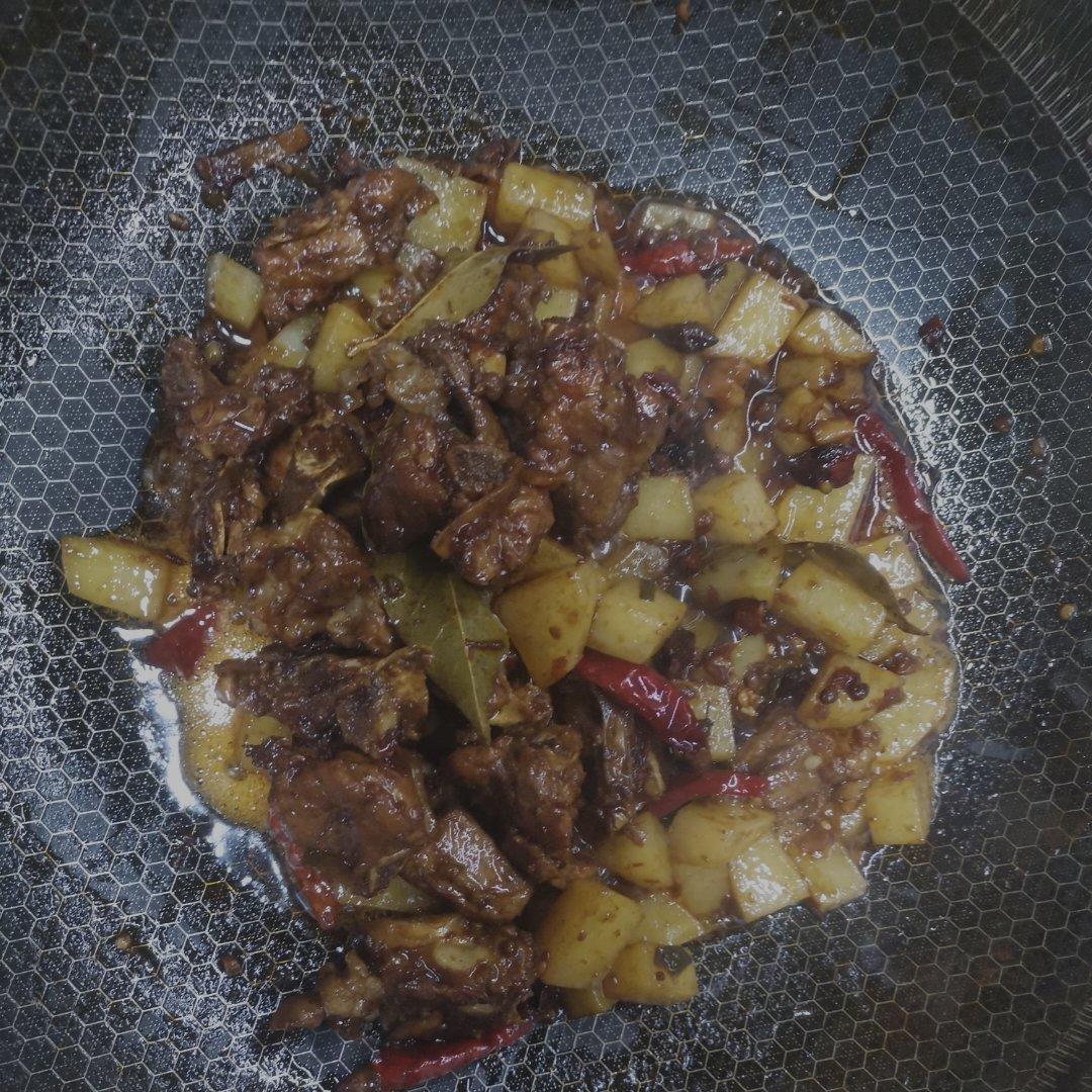 土豆炖排骨