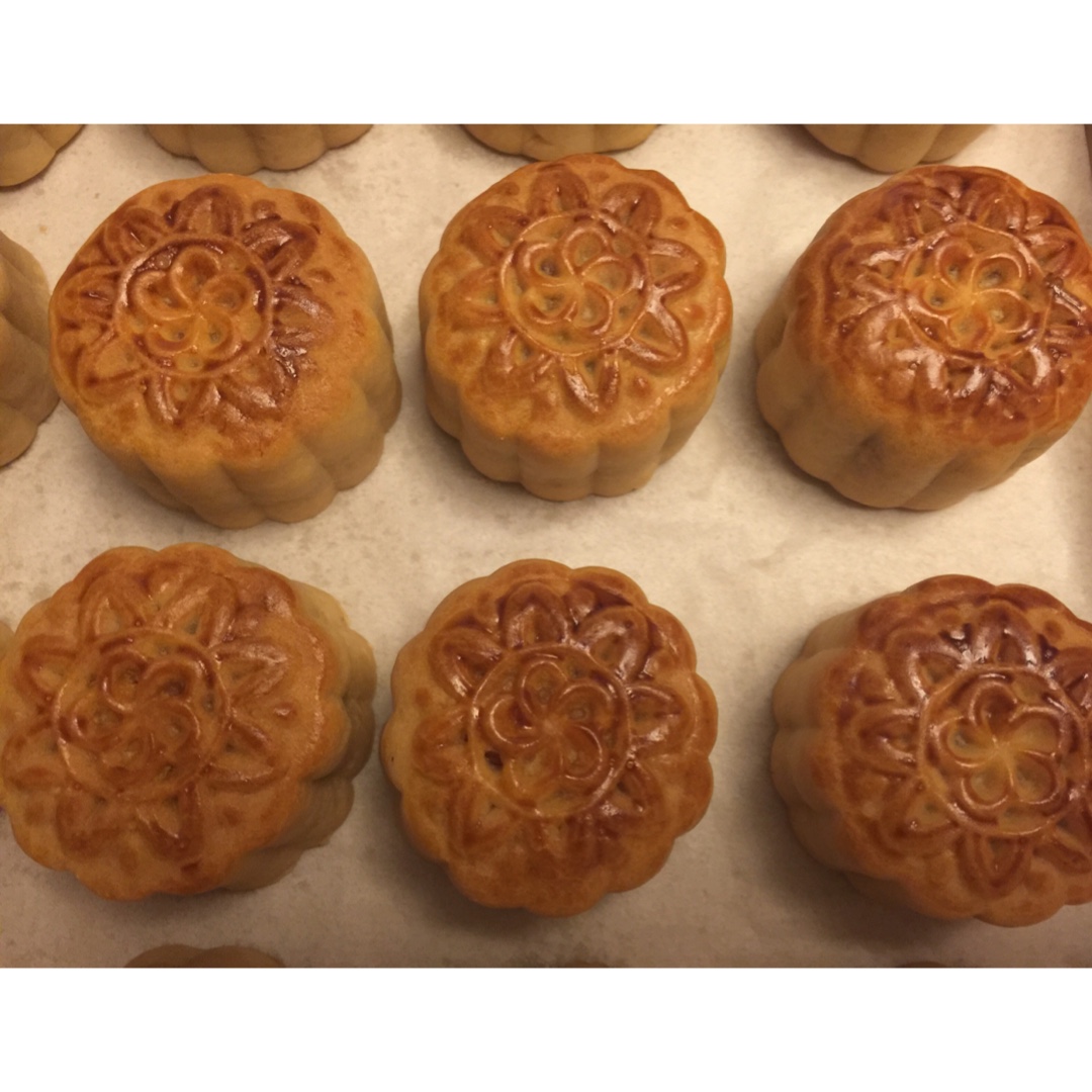 广式月饼—蛋黄莲蓉月饼