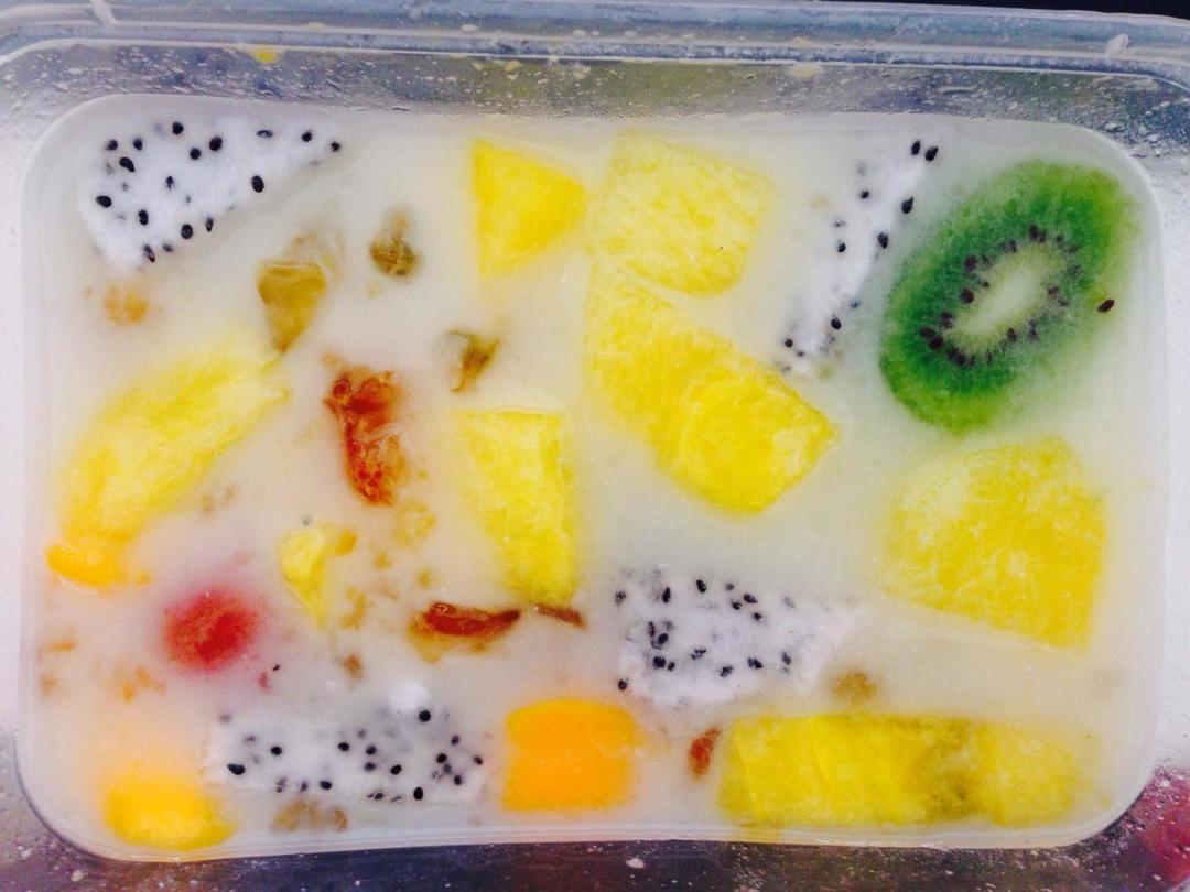 冰一夏 多汁多味 「桃胶水果捞」