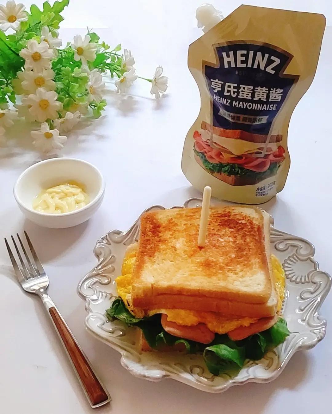 5分钟搞定好吃舔手的鸡蛋火腿三明治