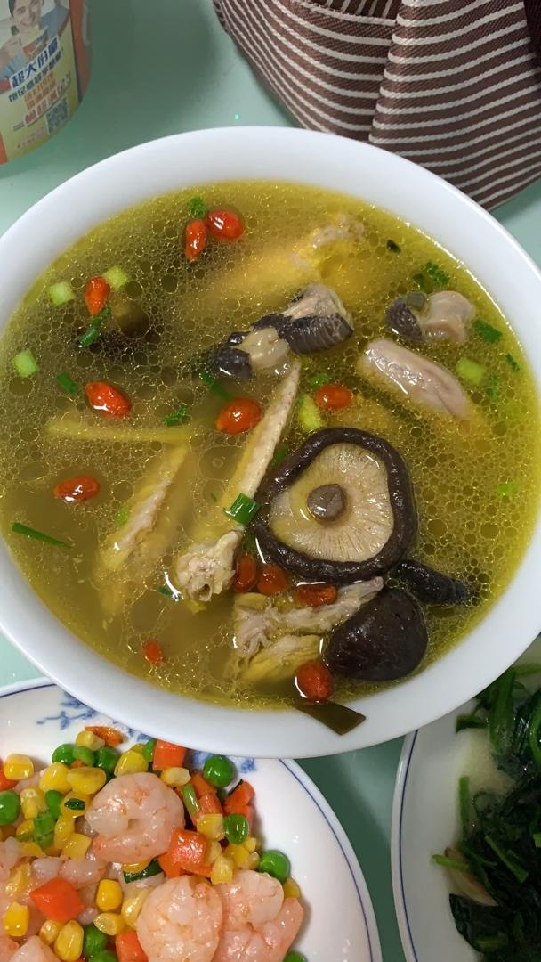 香菇炖鸡汤