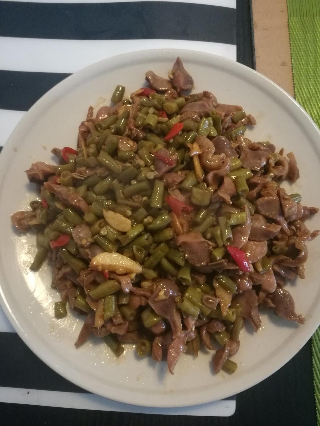 酸辣炒鸡胗