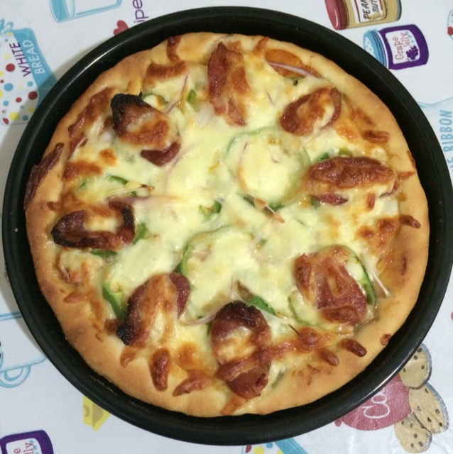 薄饼脆皮火腿pizza