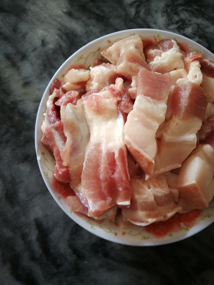 腐竹腩肉冬菇煲（下饭神器）的做法 步骤1