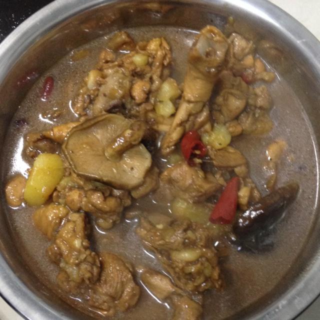 香菇土豆炖鸡块