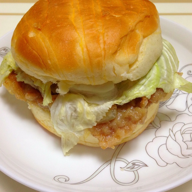 杨青杨青做的猪肉饼双拼小汉堡