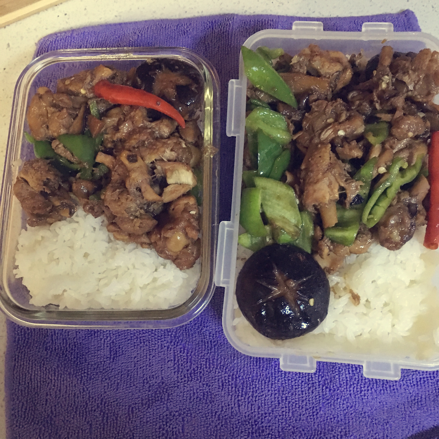 黄焖鸡配白饭