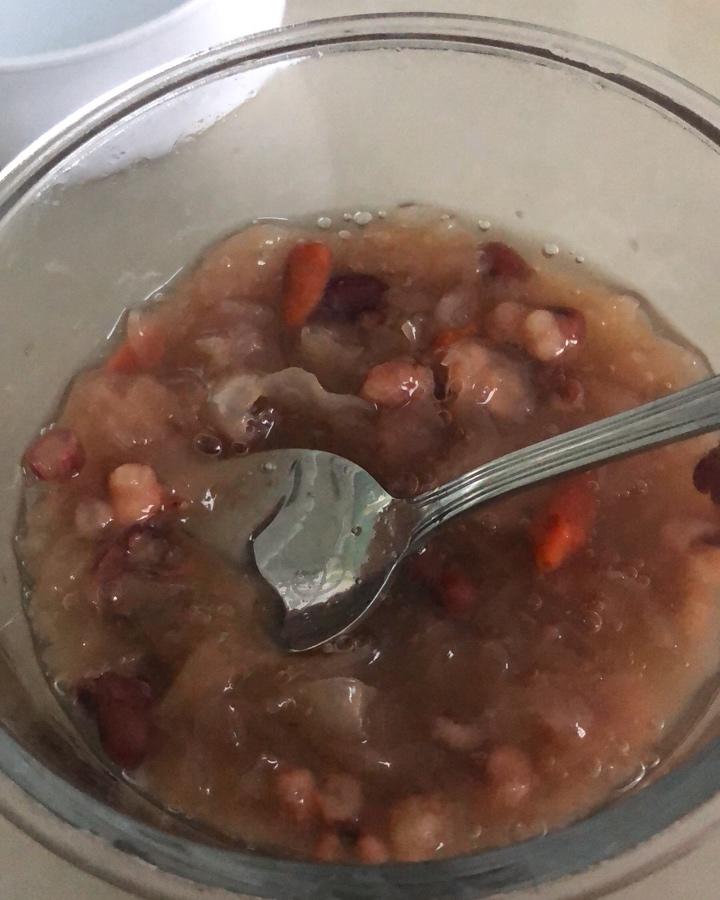 丑耳莲子红枣美颜羹