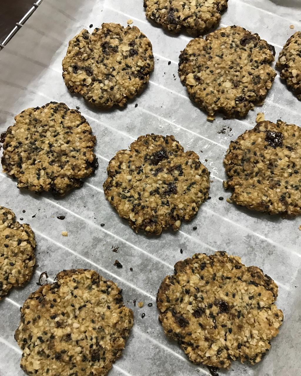 素食:有机燕麦芝麻大饼干