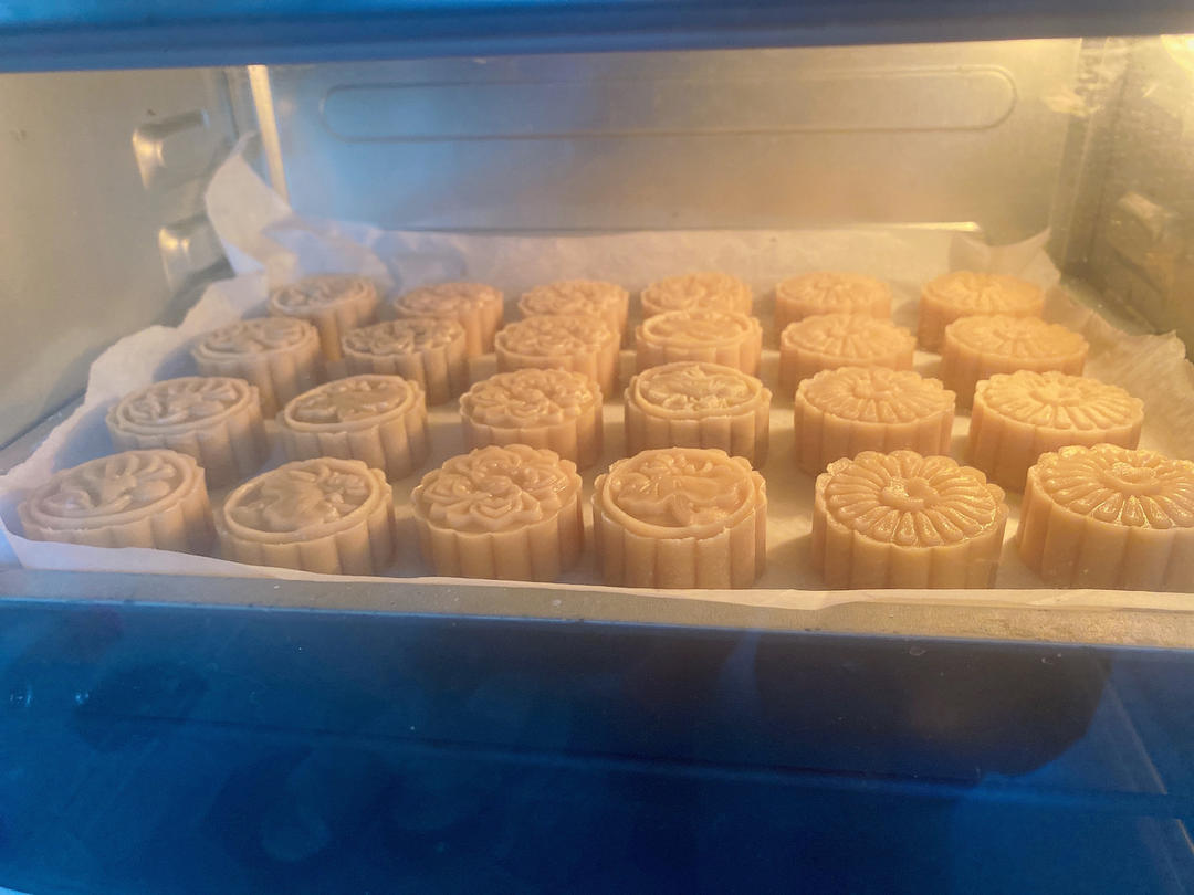 广式月饼—蛋黄莲蓉月饼