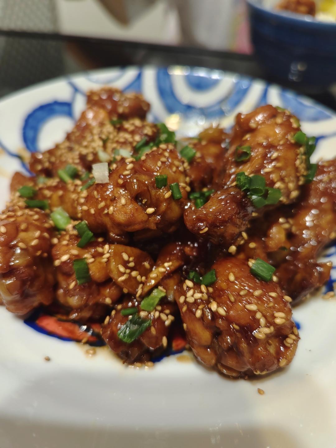 好吃到舔手指的「蒜香蜜汁鸡翅根」👍