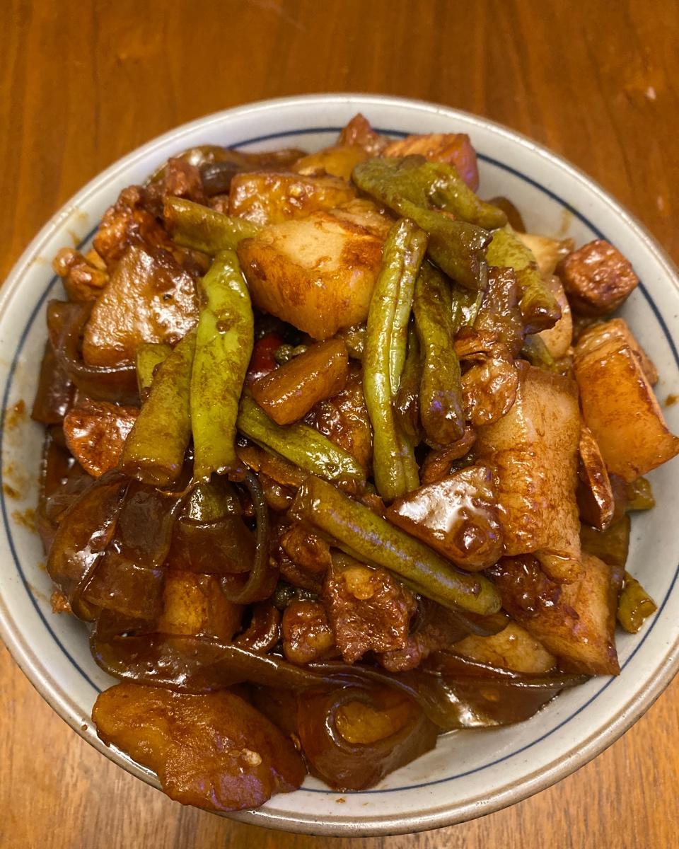 五花肉炖土豆