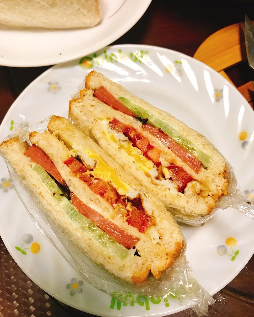 海绵宝宝wl做的火腿煎蛋三文治