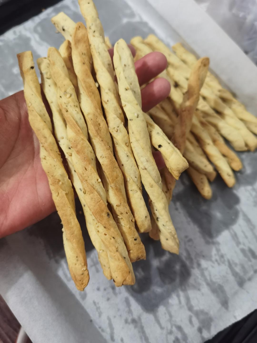 椒盐芝麻咸饼干棒