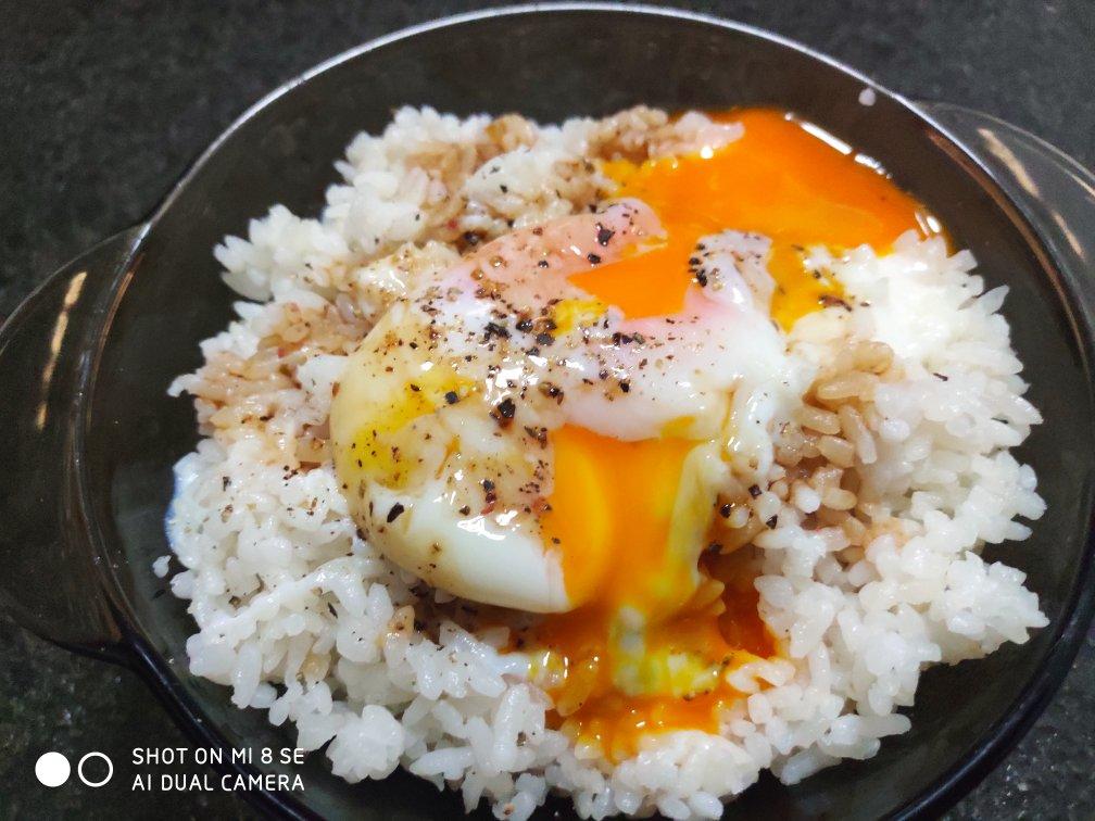 温泉蛋黄油饭