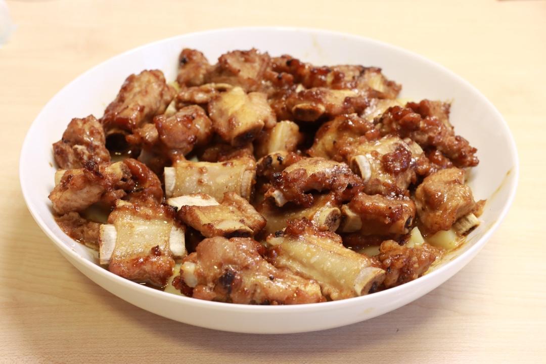 香酥排骨蒸土豆