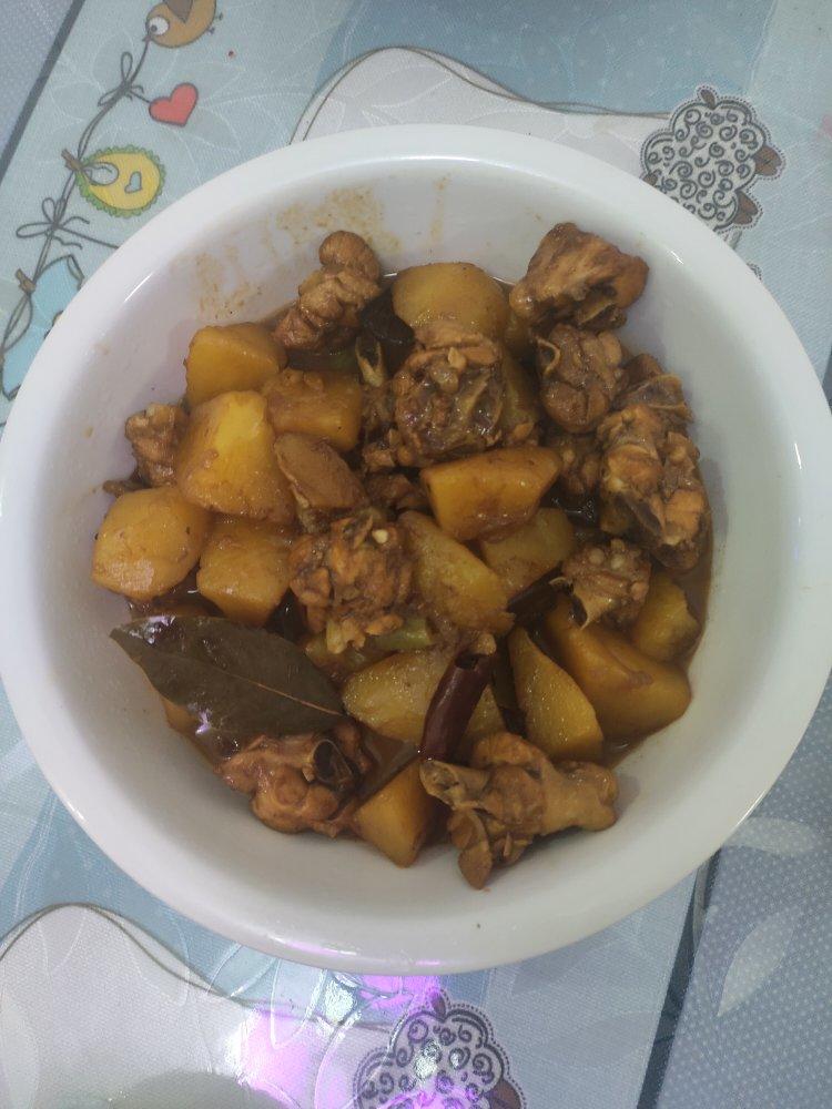 鸡腿炖土豆