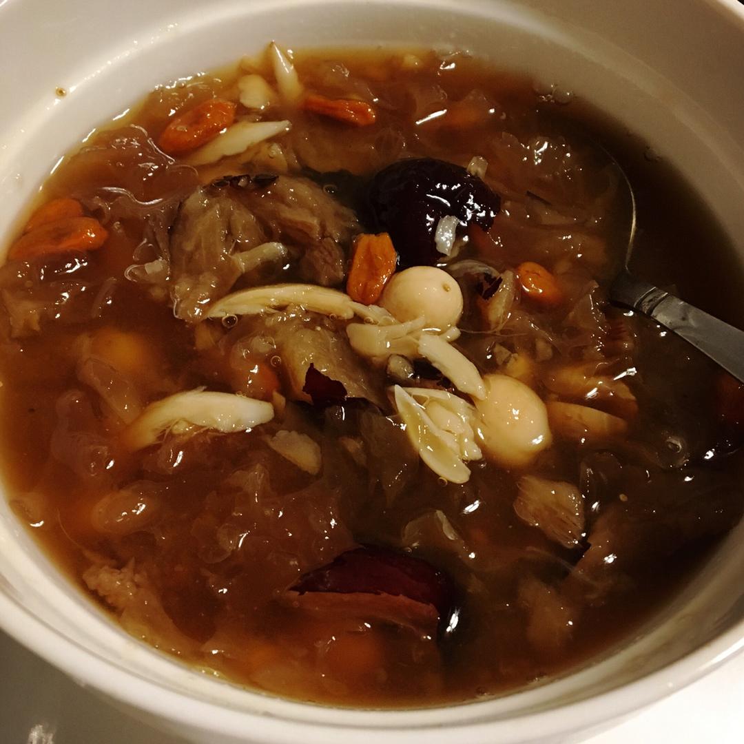 红枣银耳汤