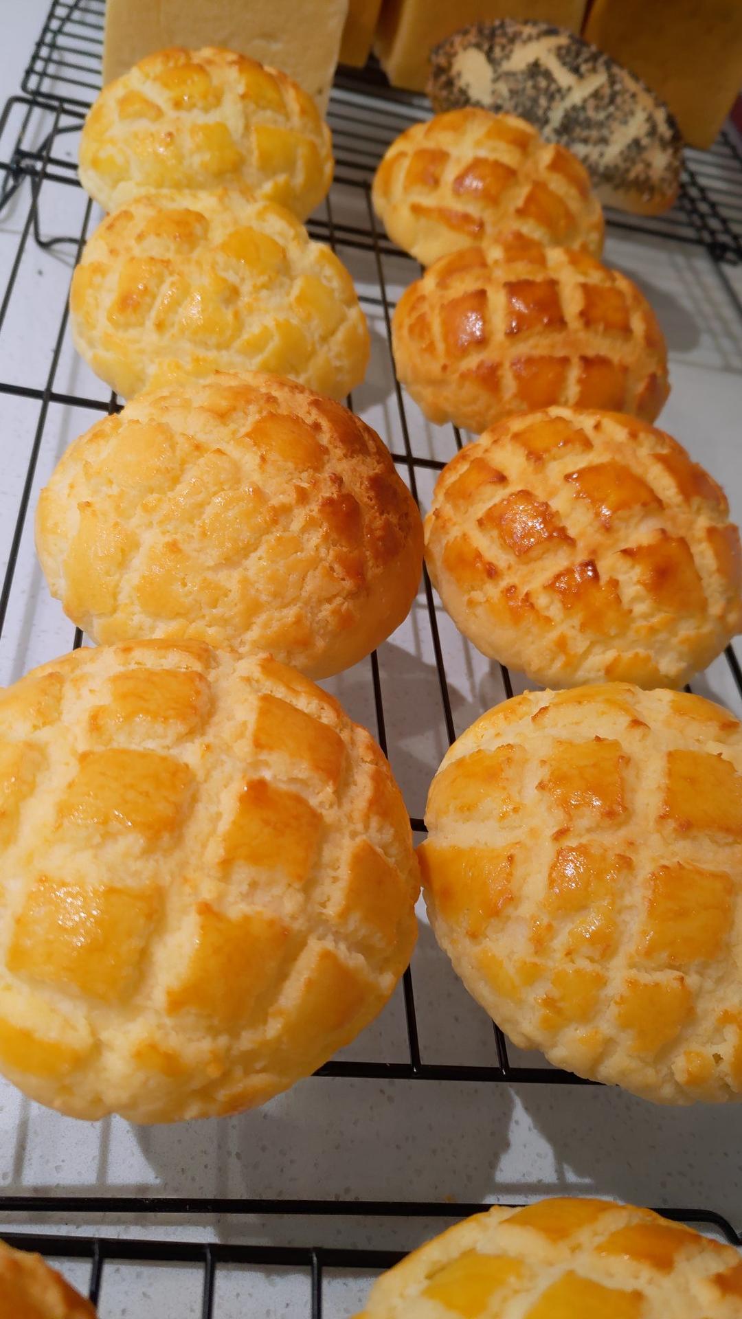 驹棋妈做的好吃到炸裂的港式菠萝包附带制作酥皮的小视频