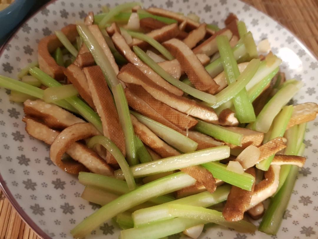 芹菜炒豆干