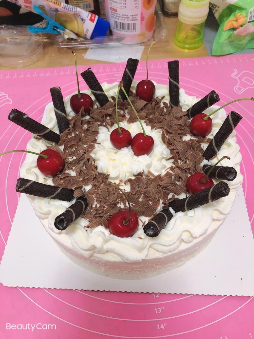 新手必成8寸生日蛋糕（详细多图干货经验分享，解决戚风蛋糕塌陷，奶油饰面涂不好，烤箱温度不好掌握等各种问题）